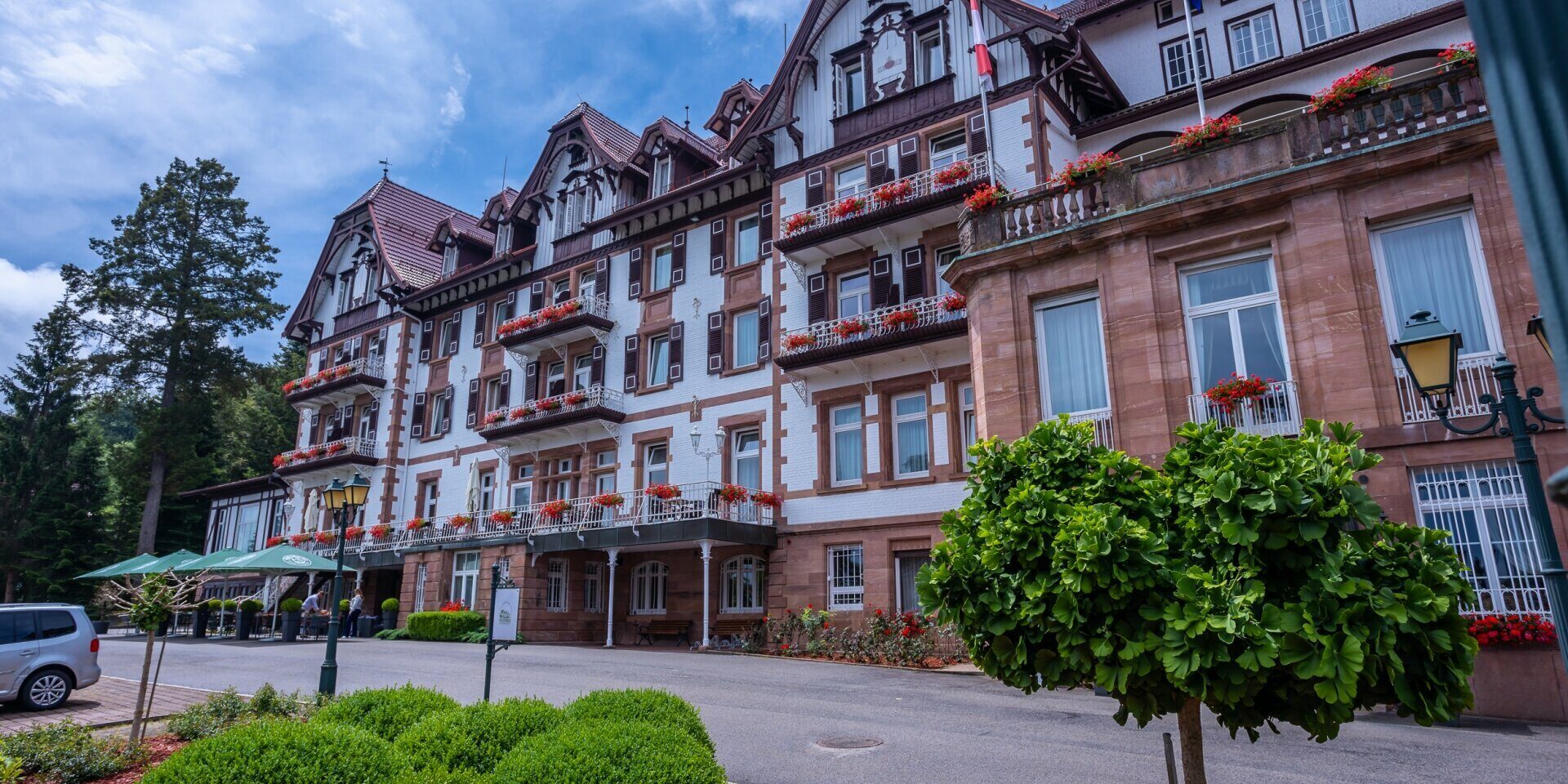 das-palmenwald-schwarzwaldhof-hotel-aussenansicht-97952