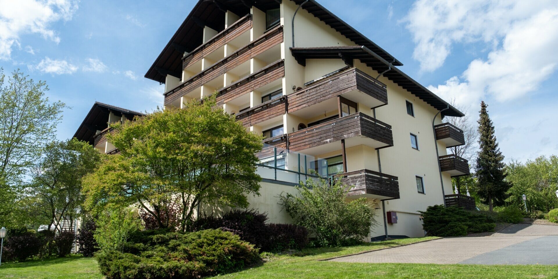 der-wolfshof-hotel-aussenansicht-96914