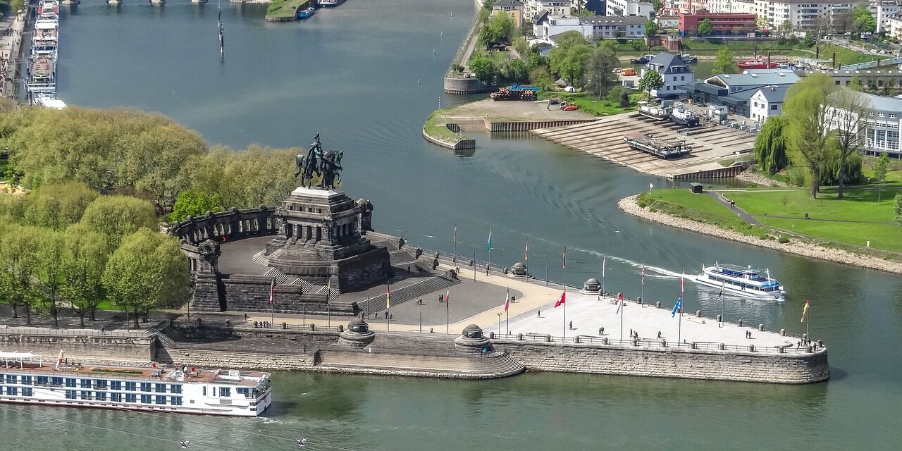 deutsches-eck-2254666_1280 deutsches-eck-2254666_1280