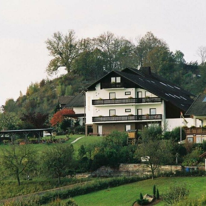 garni-hotel-und-ferienwohnungen-seeschloesschen-hotel-aussenansicht-92380