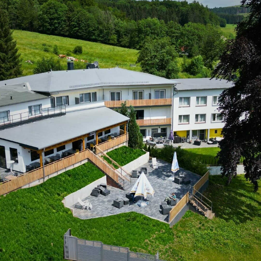 hotel-berghof-wasserkuppe-und-gaestehaus-fuldaquelle-hotel-aussenansicht-99088