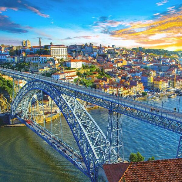 large_8a0092ff65a3b04c01668171045d4e9f-Porto