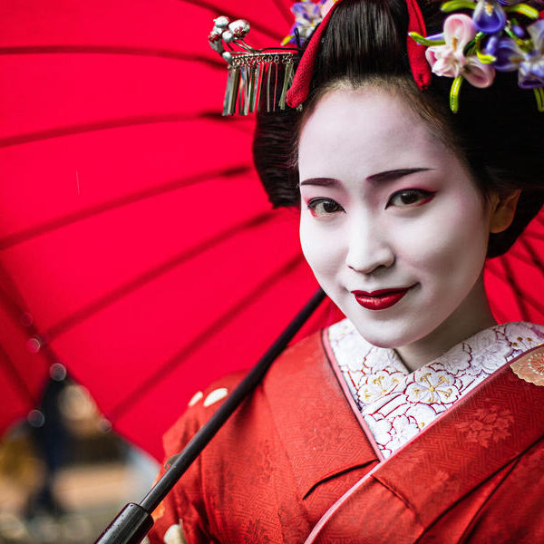 large_8a0092ff6e844399016f1eaca3567679-Geisha-Maiko