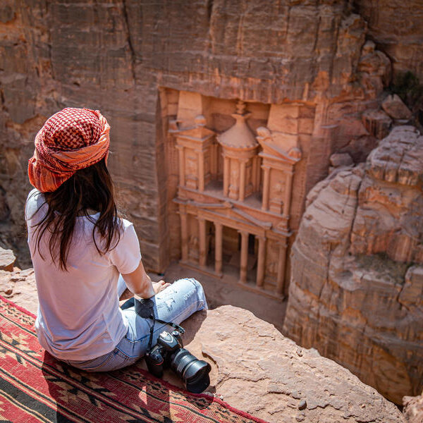 large_8a0092ff6f8a0ee6016ffae1e1221114-PJordanien-Petra-Touristin