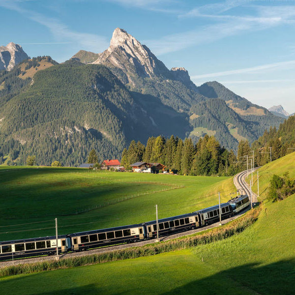 large_8a0092ff8822864f018824a73ee75f3f-Rhaetische-Bahn-Golden-Pass-Express