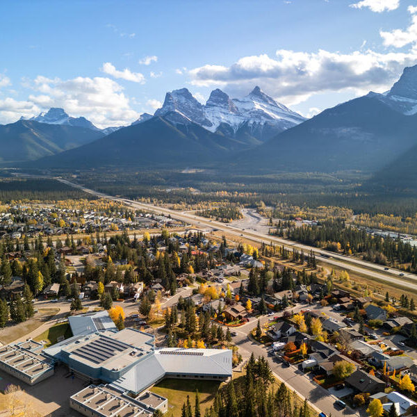 large_8a0092ff8e78f084018e7af71d261db2-Kanada-Canmore-Trans-Canada-Highway