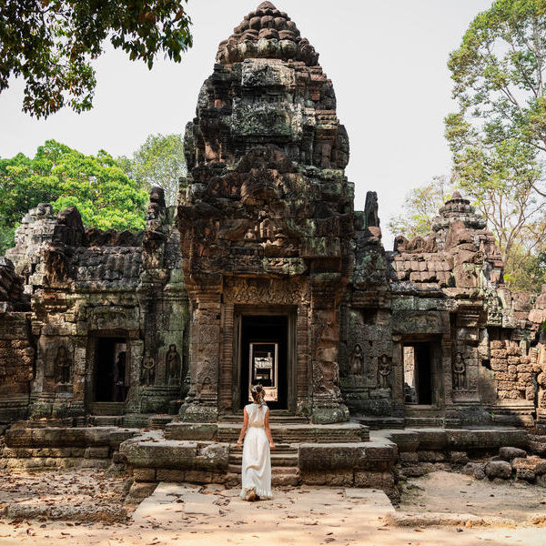 large_8a0092ff8eac3929018ead4388b15821-Kambodscha-Siem-Reap-Angkor-Wat-Frau