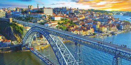 medium_8a0092ff65a3b04c01668171045d4e9f-Porto medium_8a0092ff65a3b04c01668171045d4e9f-Porto