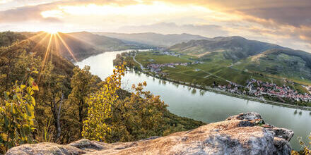 medium_8a0092ff91689a0001916a3211c97e77-Europa-Oesterreich-Niederoesterreich-Duernstein-Wachau-Fluss-Donau-Sonnenuntergang medium_8a0092ff91689a0001916a3211c97e77-Europa-Oesterreich-Niederoesterreich-Duernstein-Wachau-Fluss-Donau-Sonnenuntergang