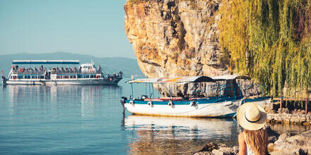 medium_8a0092ff91e958fa0191eae86a371c51-Nordmazedonien-Ohrid-Ohridsee-Bootsfahrt-Frau medium_8a0092ff91e958fa0191eae86a371c51-Nordmazedonien-Ohrid-Ohridsee-Bootsfahrt-Frau