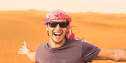 medium_8a0092ff95a76ebc0195a8b338244372-Arabische-Wueste-Mann-Urlaub-Tourist-Vereinigte-arabische-Emirate medium_8a0092ff95a76ebc0195a8b338244372-Arabische-Wueste-Mann-Urlaub-Tourist-Vereinigte-arabische-Emirate