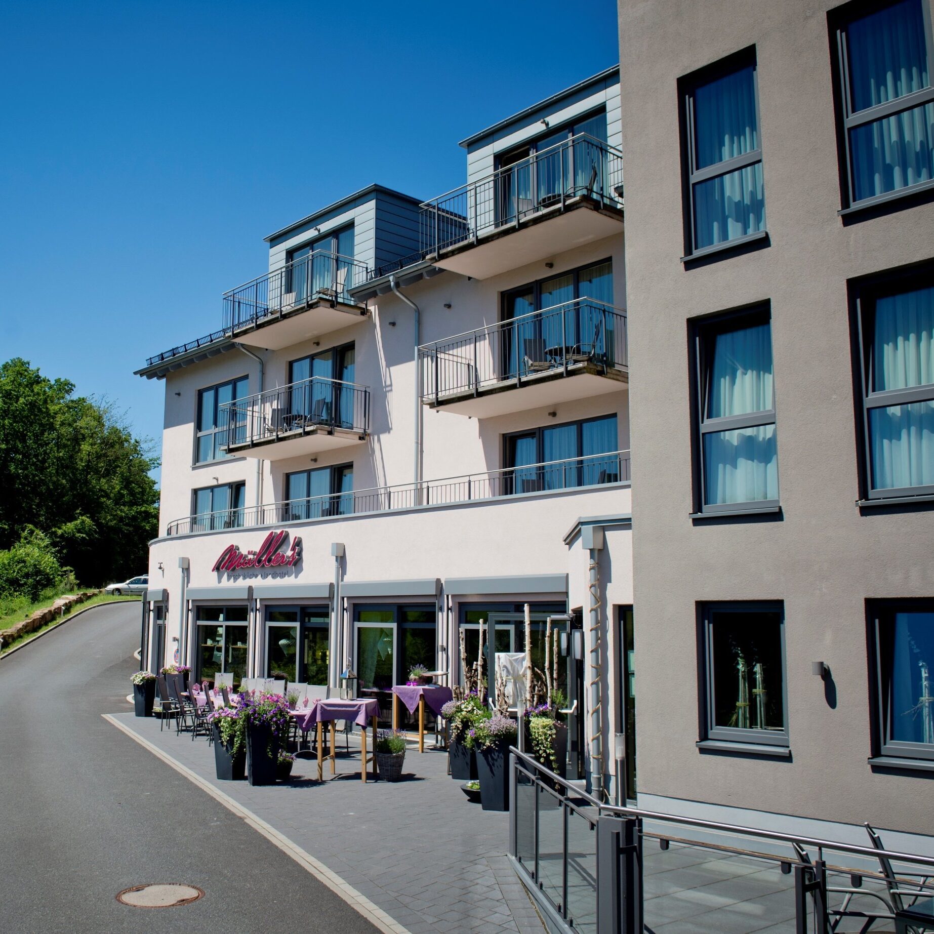 muellers-landhotel-hotel-aussenansicht-73727