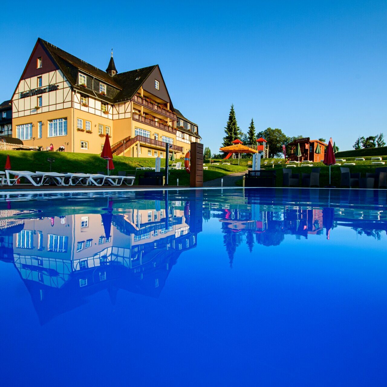 panorama-berghotel-wettiner-hoehe-hotel-aussenansicht-79373