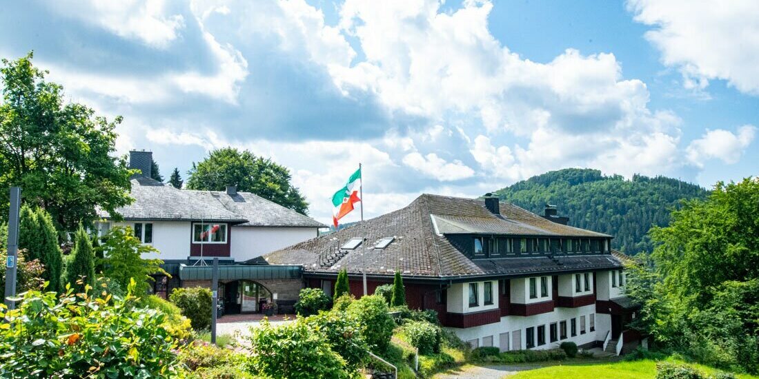 panorama-hotel-winterberg-hotel-aussenansicht-79365 panorama-hotel-winterberg-hotel-aussenansicht-79365