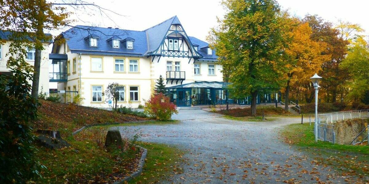 parkhotel-und-restaurant-waldschloesschen-hotel-aussenansicht-82813