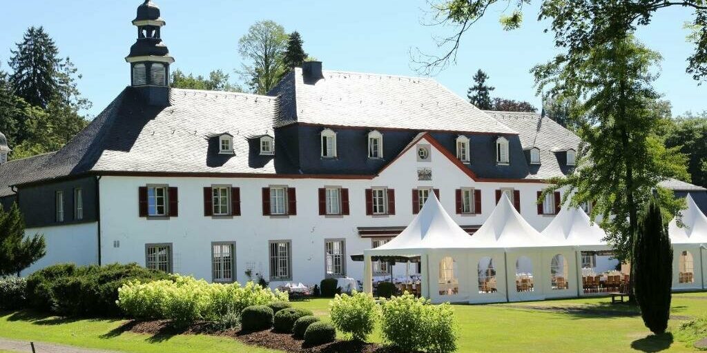 schloss-auel-boutique-hotel-hotel-aussenansicht-90214 schloss-auel-boutique-hotel-hotel-aussenansicht-90214