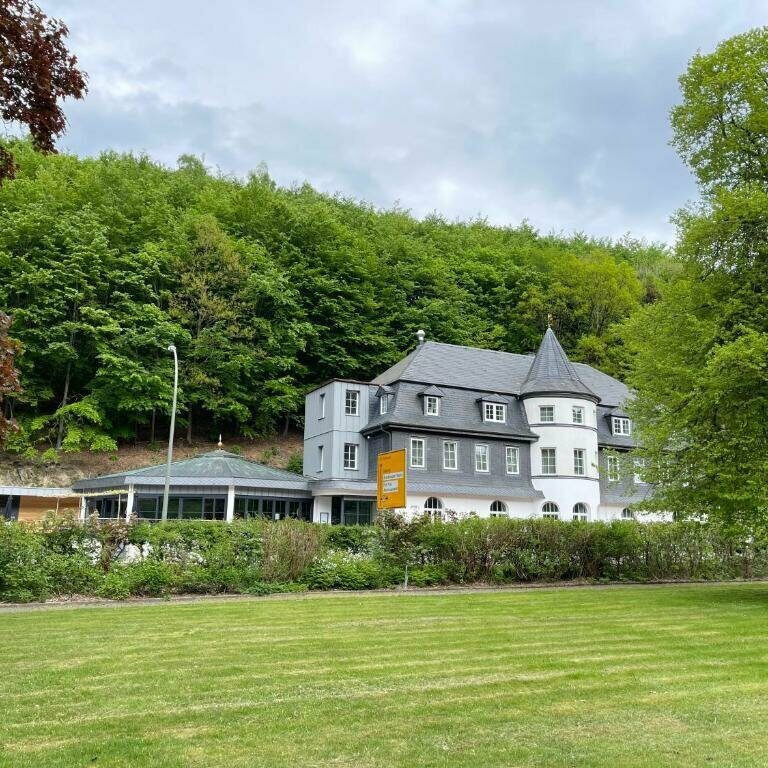 schlosshotel-brilon-wald-hotel-aussenansicht-86146