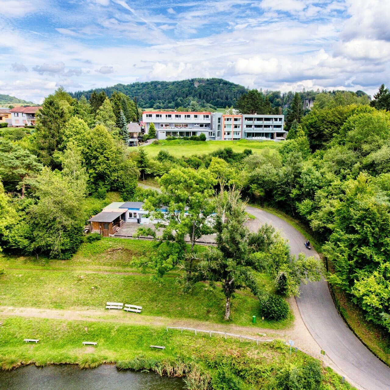 seehotel-am-stausee-gmbh-hotel-aussenansicht-95102