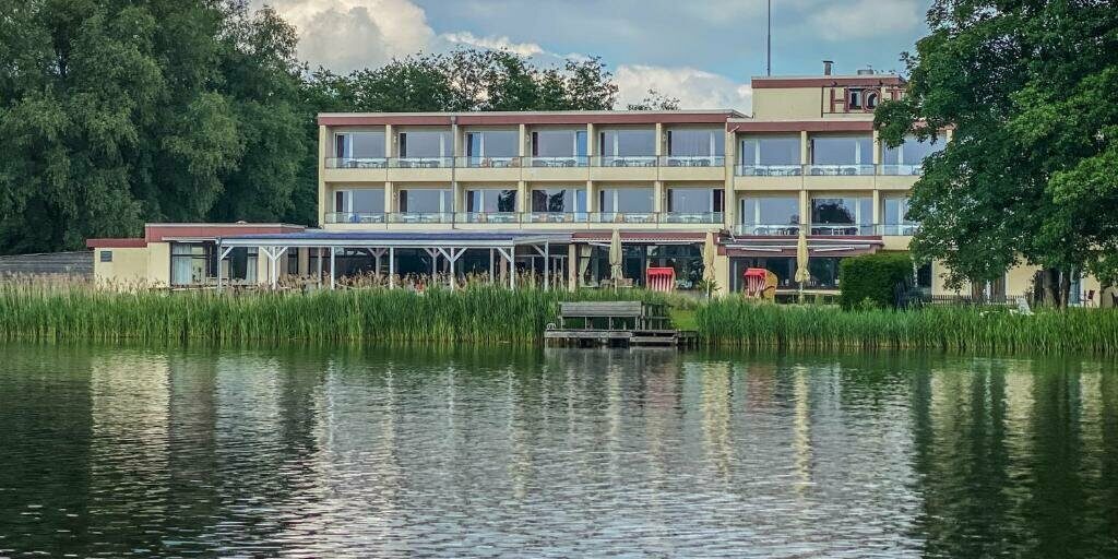 seehotel-schwanenhof-hotel-aussenansicht-91840 seehotel-schwanenhof-hotel-aussenansicht-91840