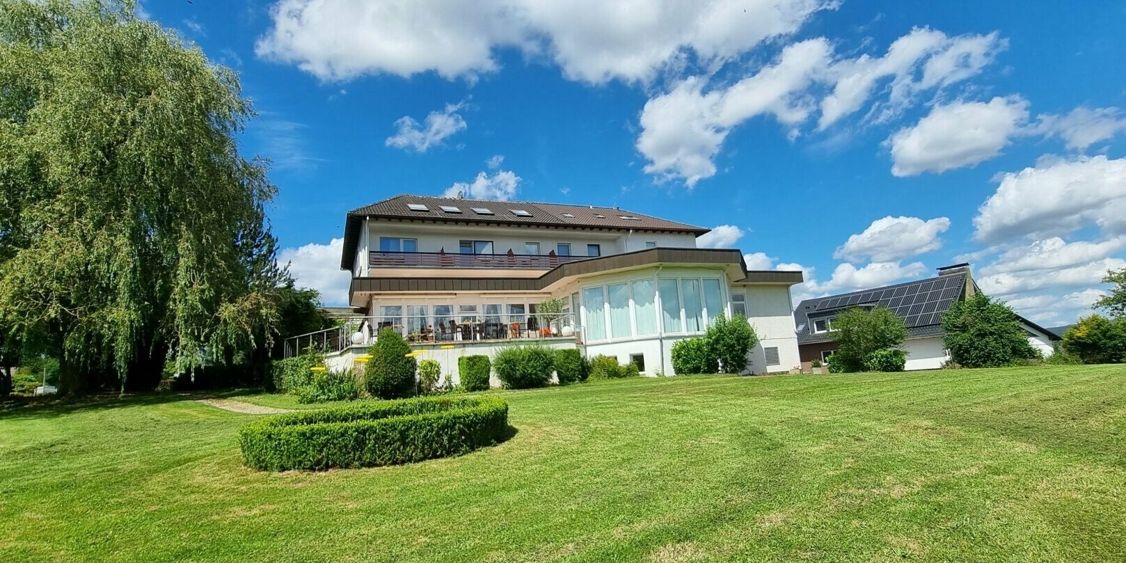sonnenhof-hotel-aussenansicht-97944