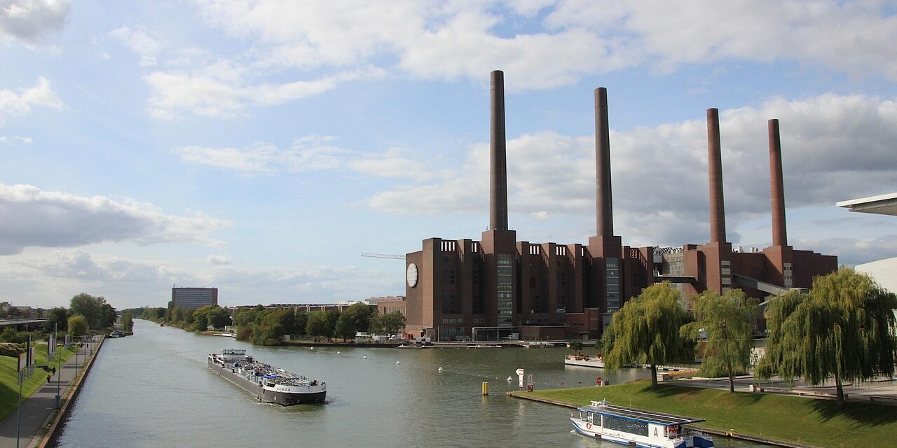 wolfsburg-4511325_1280 wolfsburg-4511325_1280