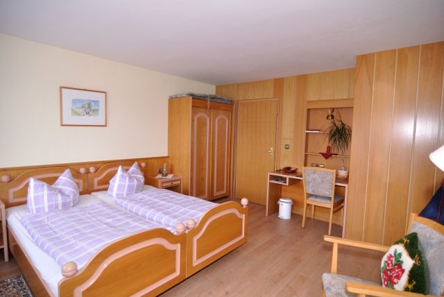 doppelzimmer-mit-balkon-o-terrasse-12870
