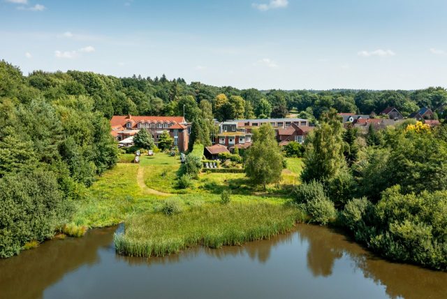 ringhotel-koehlers-forsthaus-hotel-aussenansicht-87683